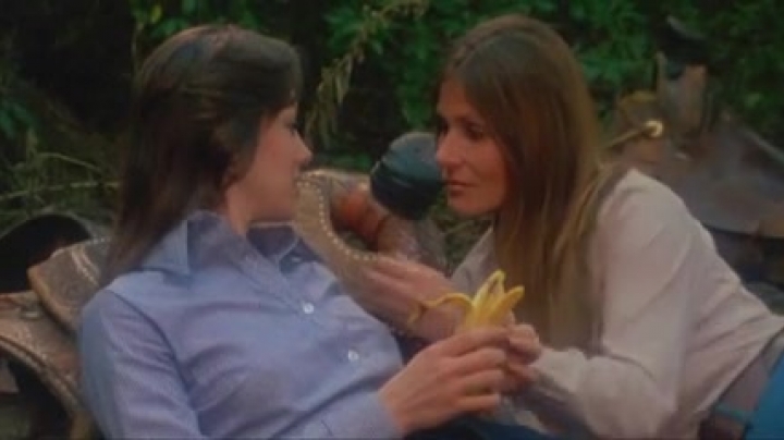 Көзілдірік киген қызыл қызбен порно